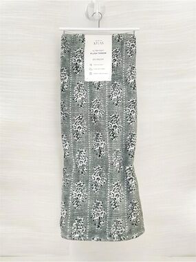 NWT House of Atlas Ultra Soft Plush Throw Blanket Sage Gray Floral 60x70